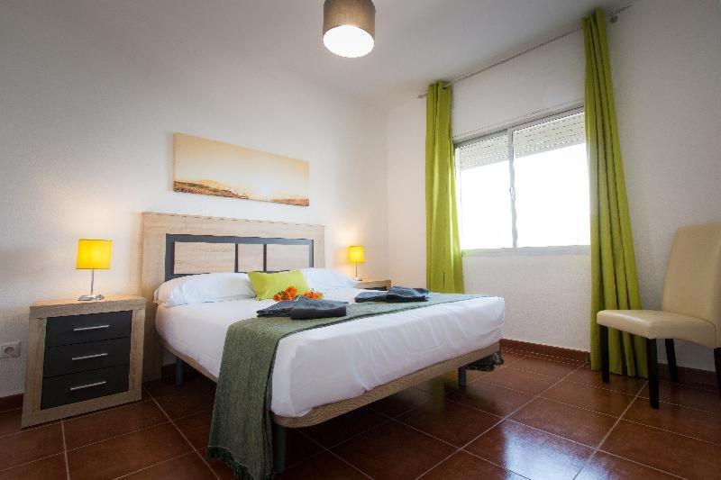 Holidays2Torremolinos Apartamento De 3 Dormitorios Con Terraza Y Piscina Comunitaria Szoba fotó